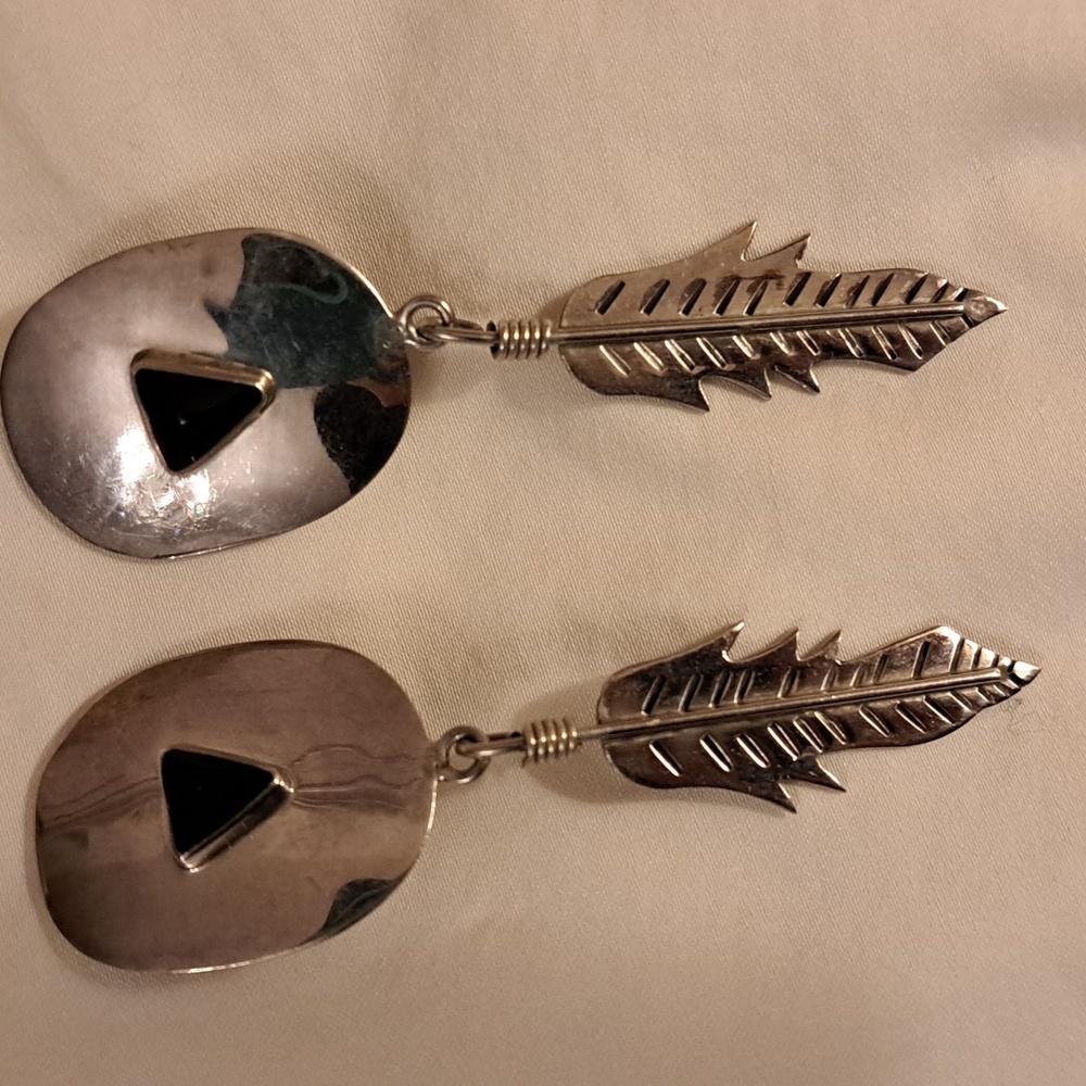 Mexican sterling  feather style clip on earrings small tranglestone  onyx